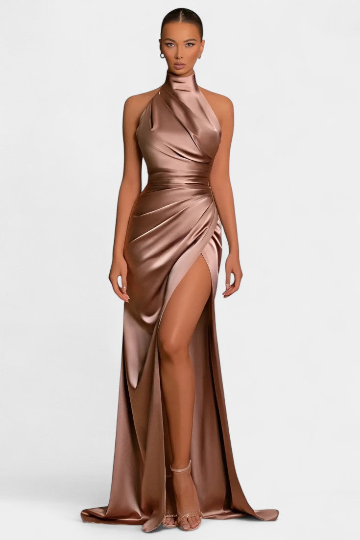 Vestido Halter Torcido Symone con Impactante Abertura Lateral