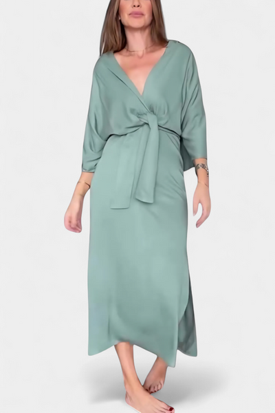 Ainhoa Vestido Casual con Nudo Frontal y Escote en V" can be rewritten as:

"Ainhoa Vestido Casual con Detalle de Nudo y Escote en V