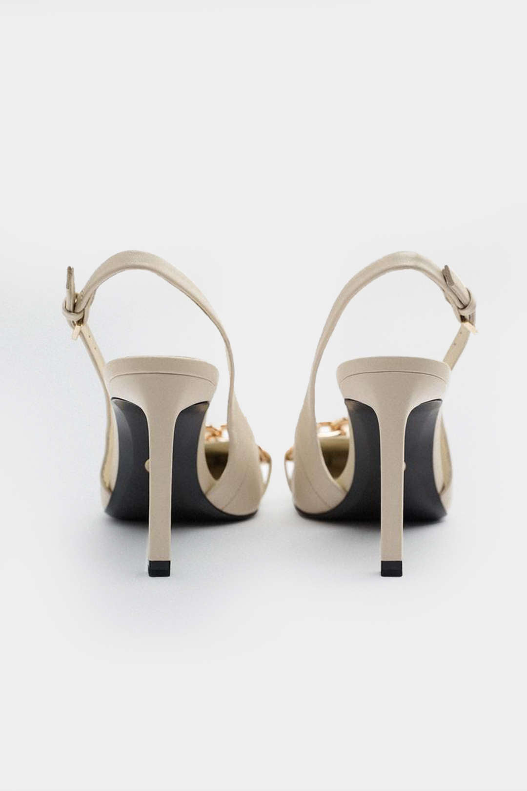 Tacones de Metal con Detalle de Cadena