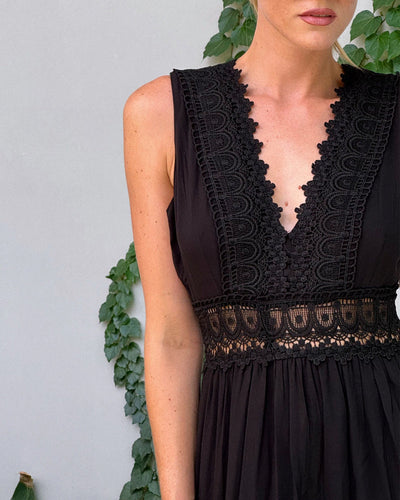 Charlotte - Vestido de encaje hecho a mano con escote en V