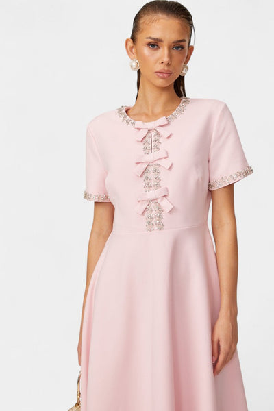 Vestido Midi Acampanado Linda con Lazo de Cristal y Elegantes Detalles