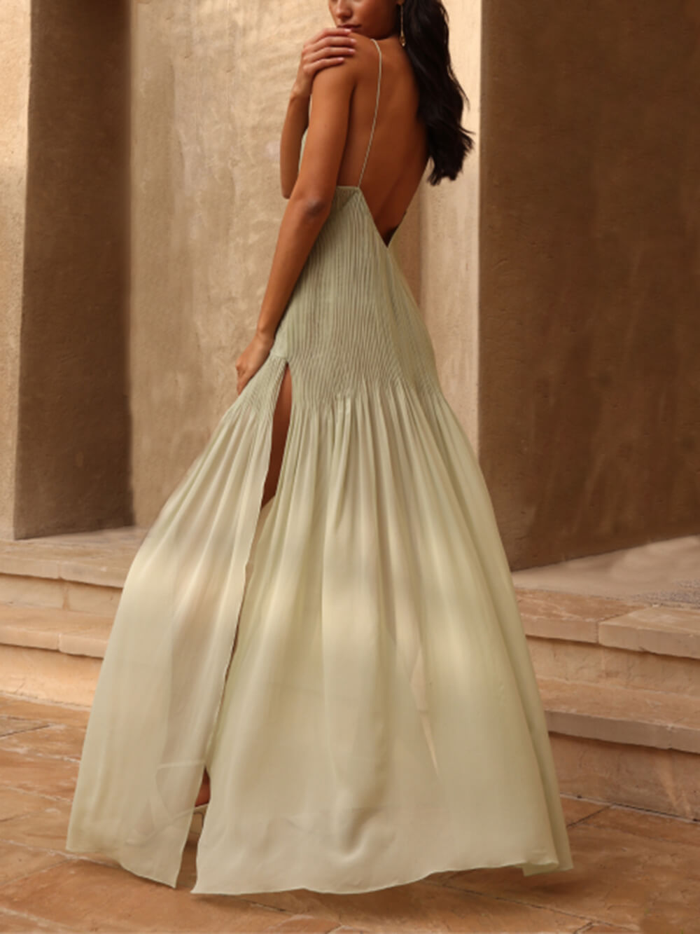 Vendula® | Vestido Maxi de Plegados Únicos con Abertura al Atardecer