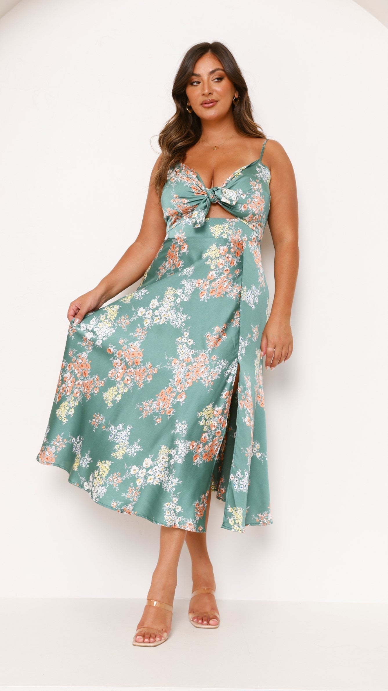 Elowen™ – Vestido Midi Liviano con Flores y Espalda Descubierta