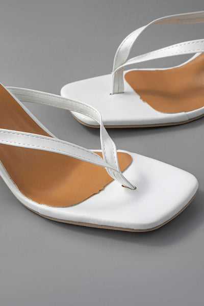 Sandalias Básicas de Tanga con Tacón Medio