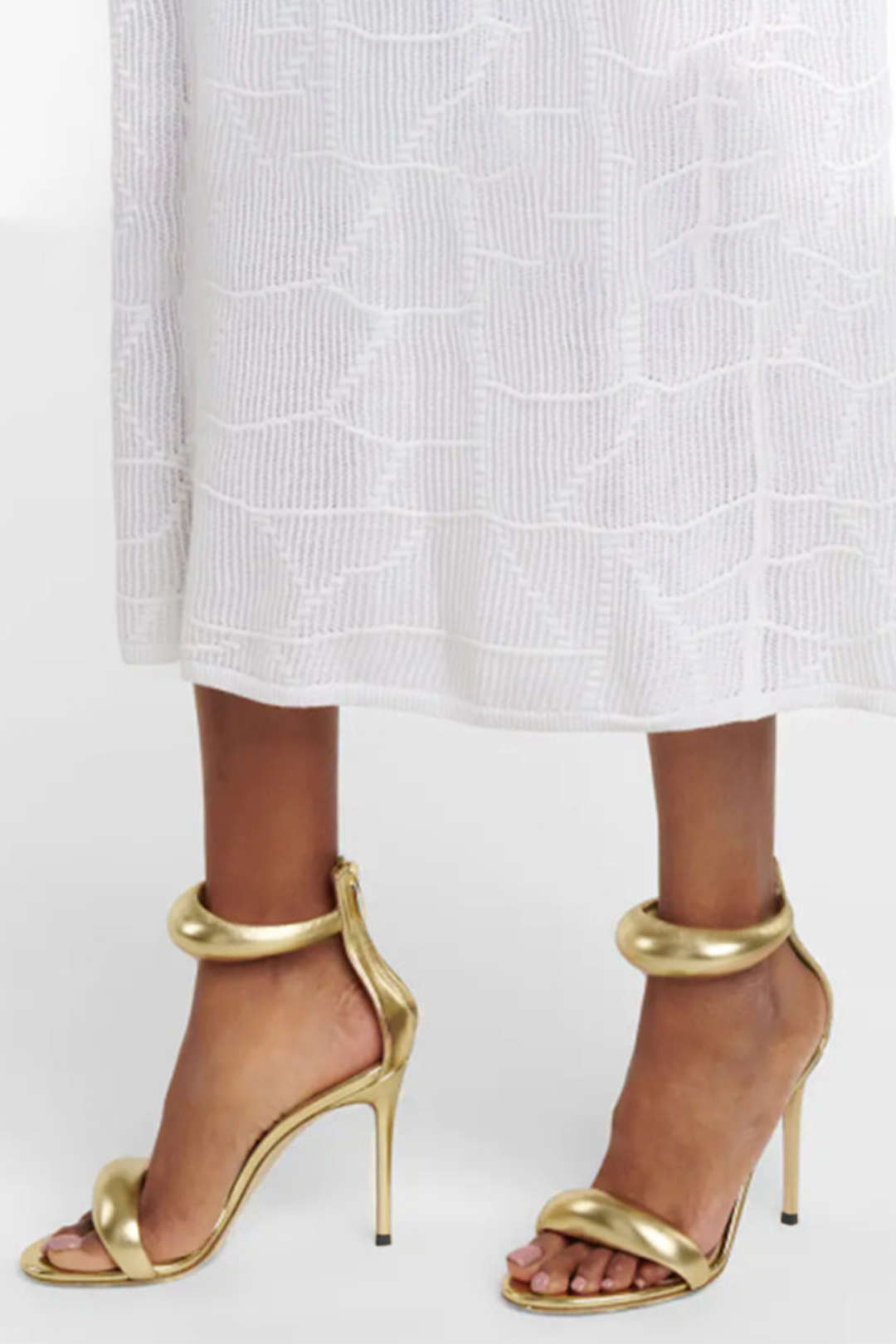 Tacones Abiertos Metalizados con Tira en el Tobillo