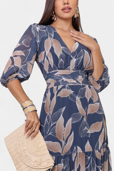 Aísha Vestido Largo Floral con Corte Suelto y Diseño de Hojas