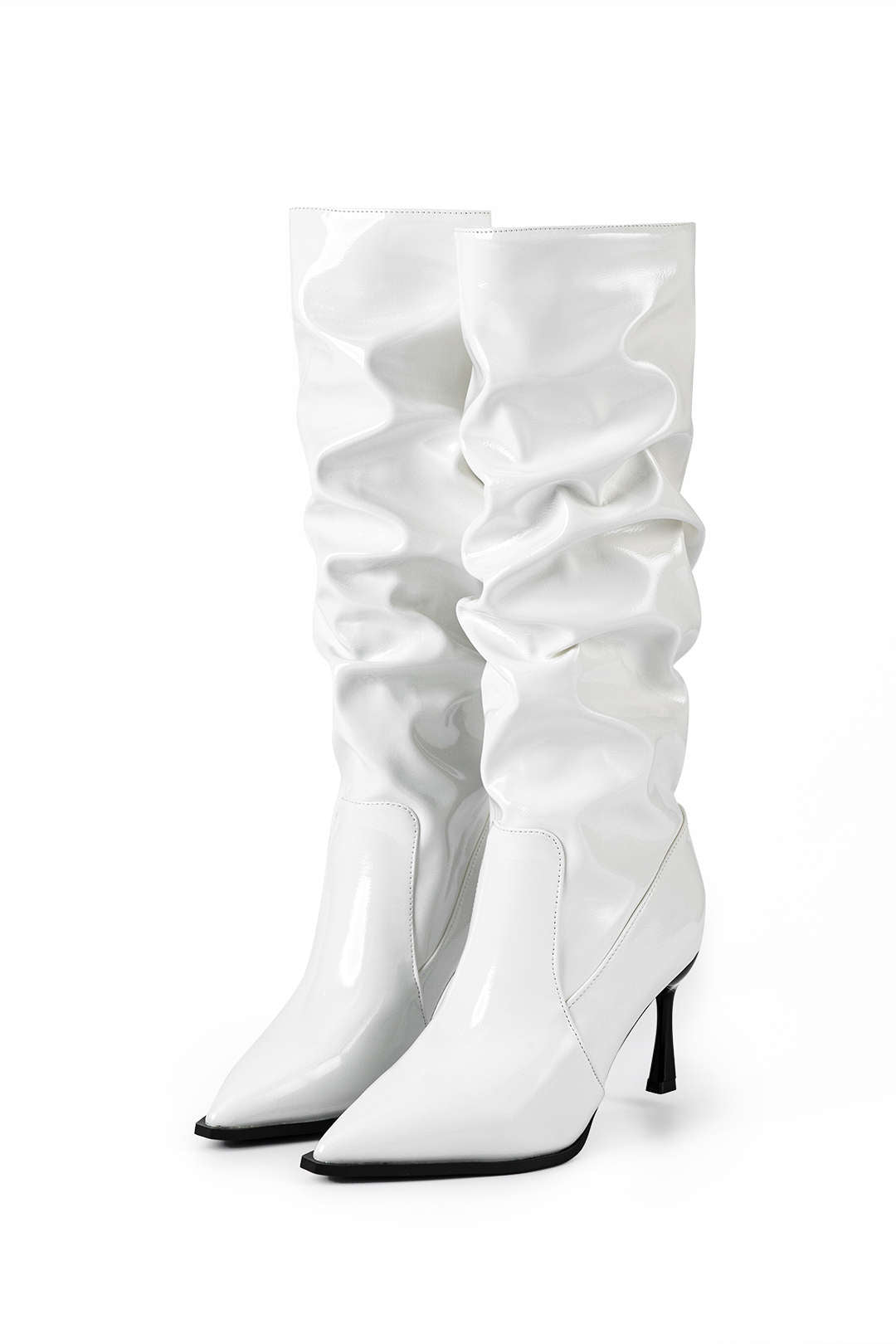 Botas de Cuero Sintético con Detalles Plisados y Punta Afilada