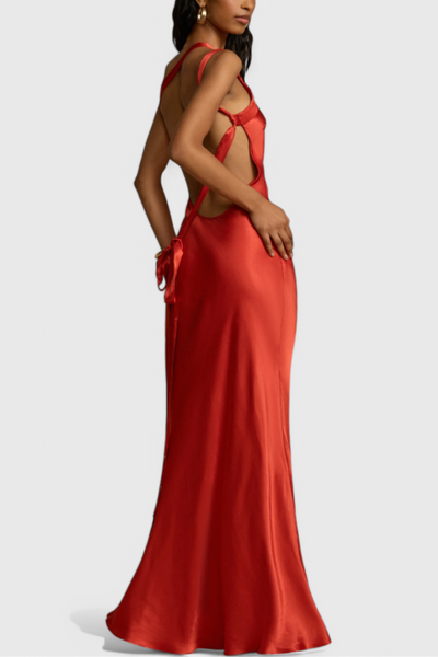 Lucra Vestido Maxi con Tirantes Diagonales y Espalda Abierta