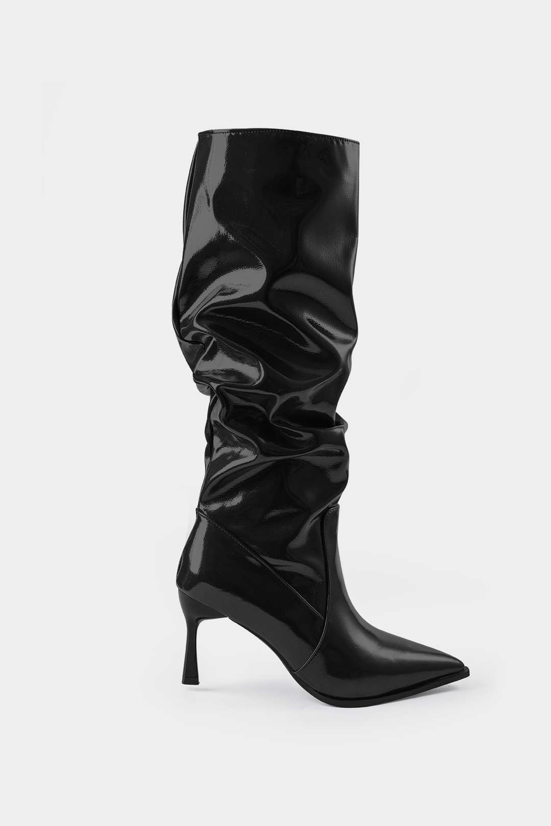 Botas de Cuero Sintético con Detalles Plisados y Punta Afilada