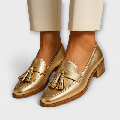 Elegantes Mocasines Dorados Celeste con Borlas