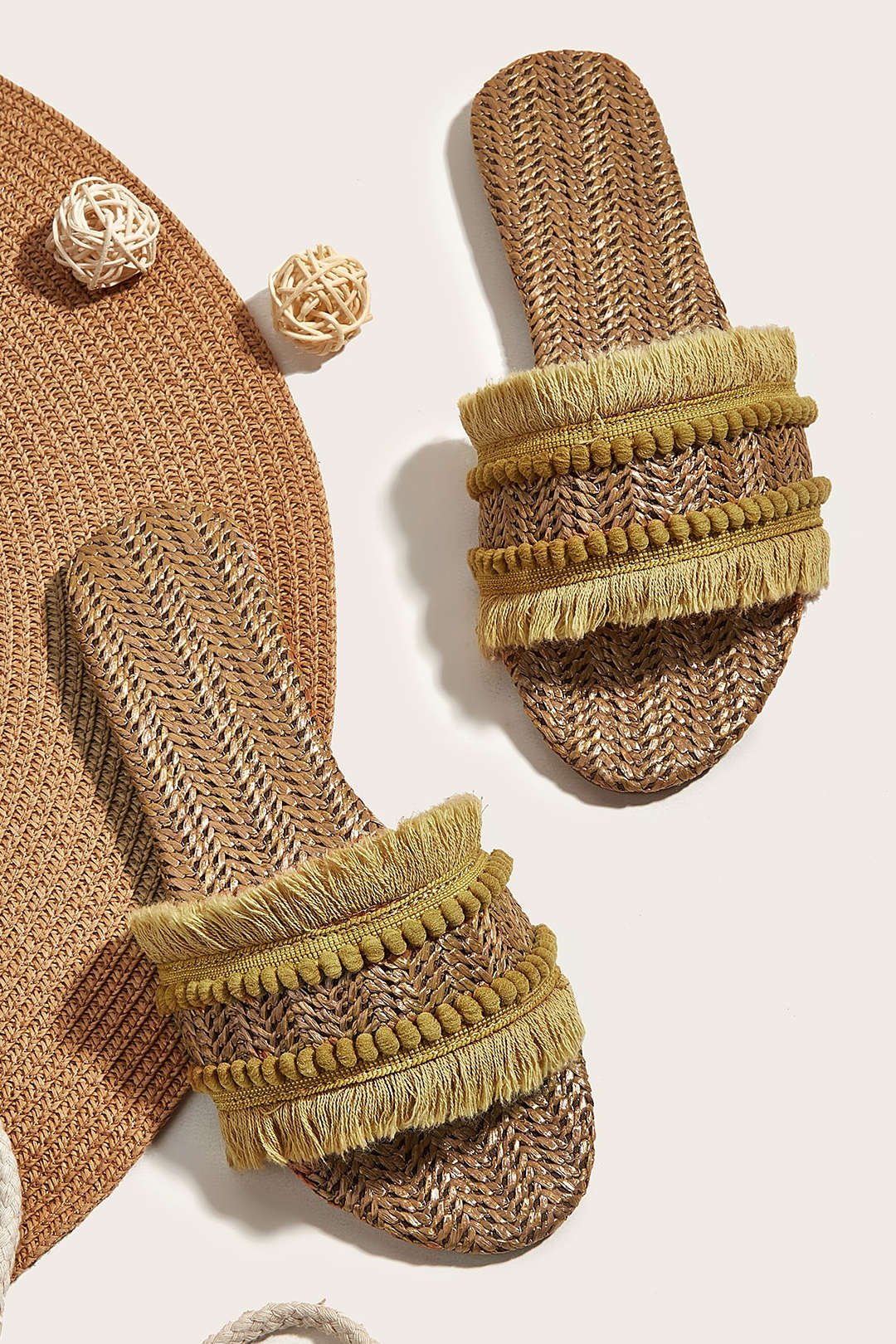 Zapatillas con Detalles de Flecos