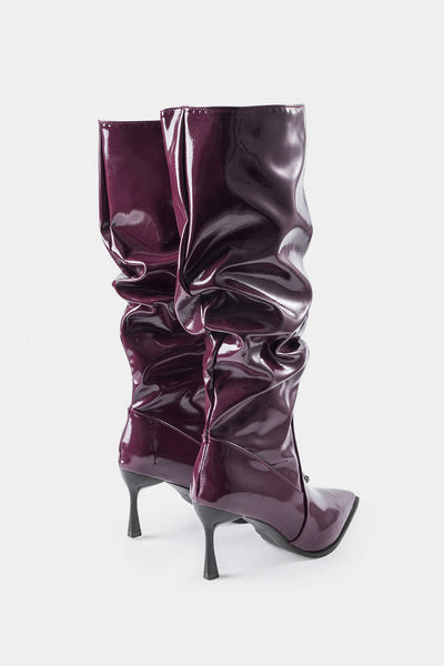 Botas de Cuero Sintético con Detalles Plisados y Punta Afilada