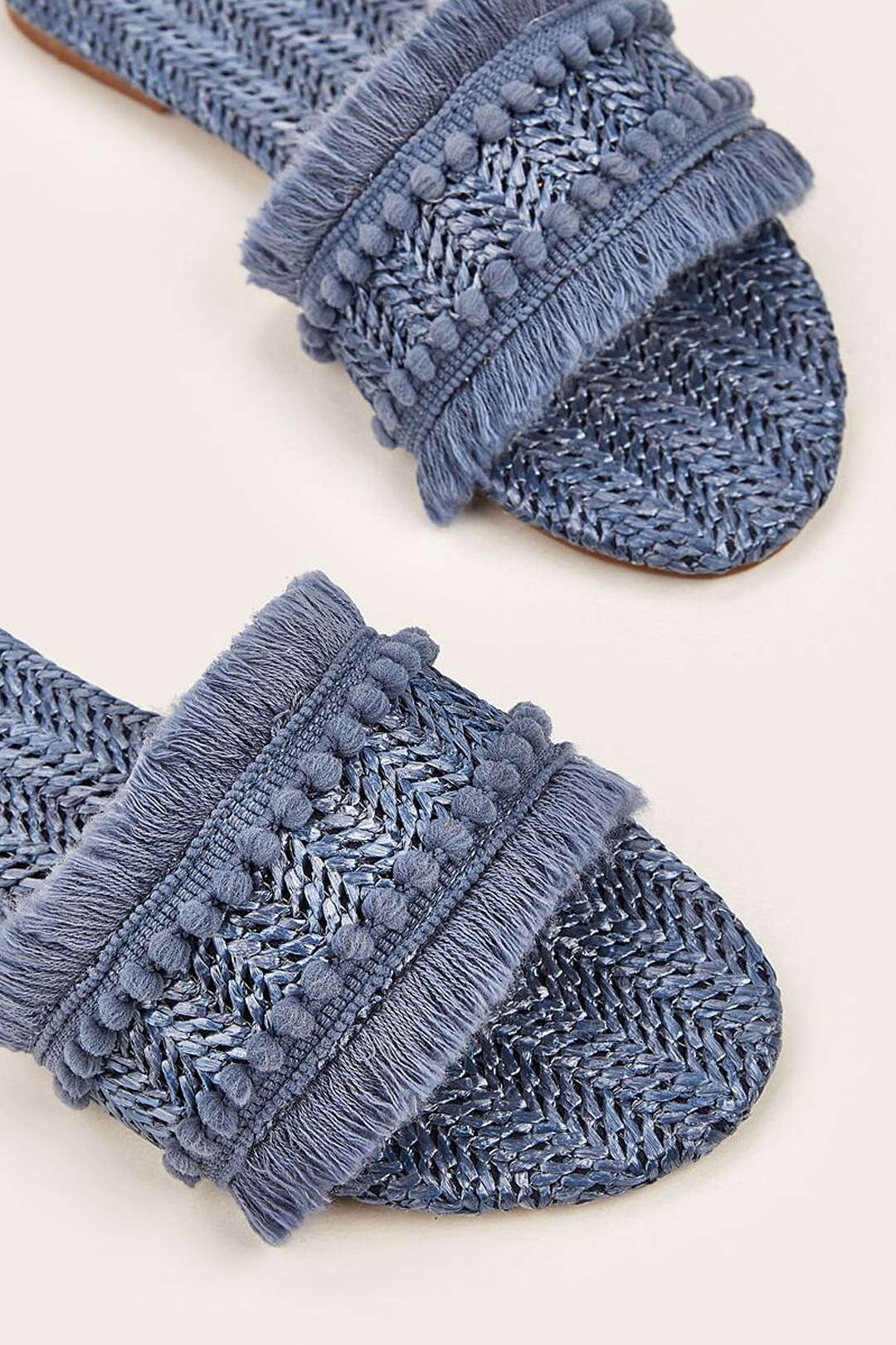 Zapatillas con Detalles de Flecos