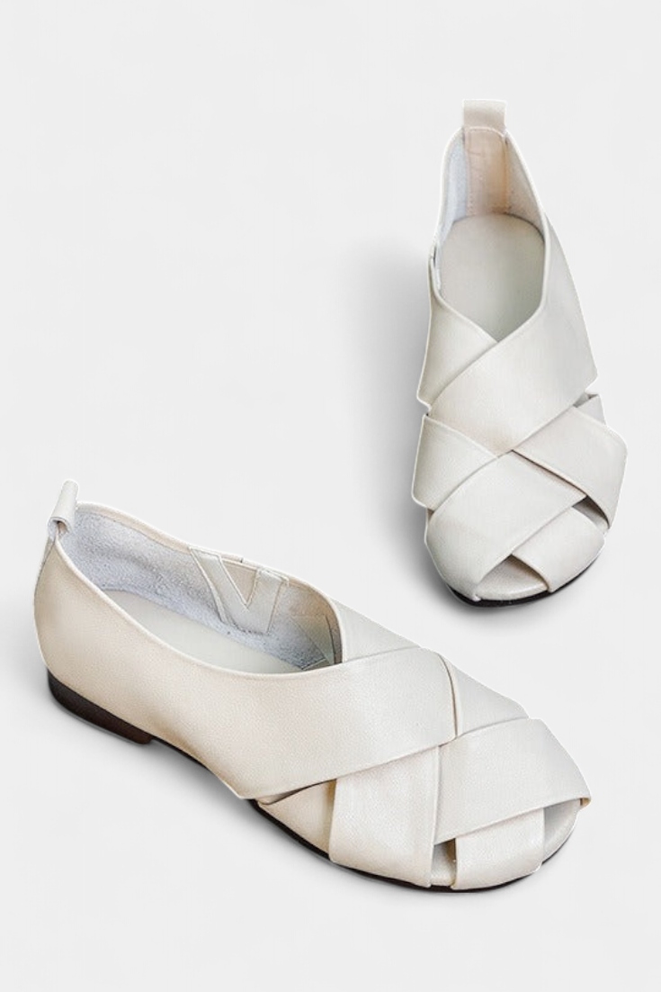 Nayra Zapatos Planos de Cuero Negro con Diseño Cruzado
