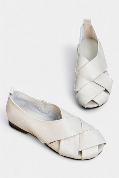Nayra Zapatos Planos de Cuero Negro con Diseño Cruzado