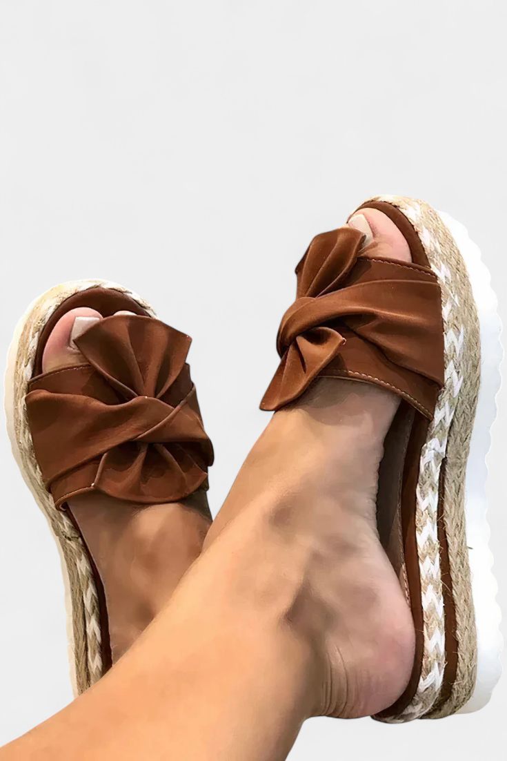 Sandalias de Plataforma Cveta con Detalle de Lazo
