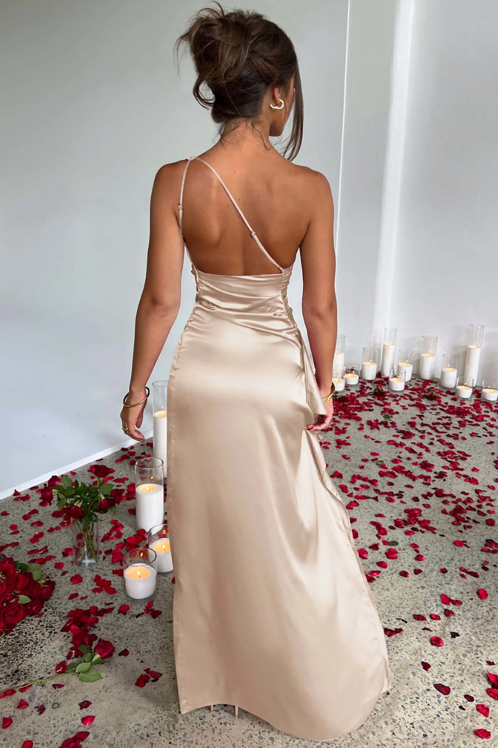 Loralei™ – Vestido Satinado con Escote Asimétrico