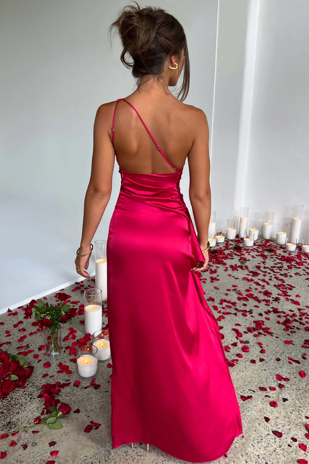 Loralei™ – Vestido Satinado con Escote Asimétrico