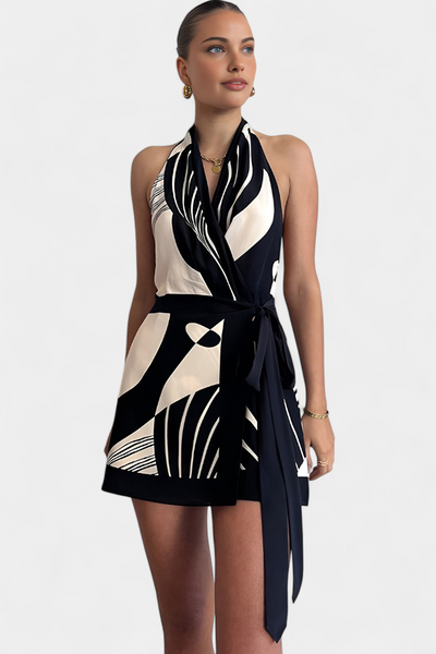Vestido Corto Halter Fae con Estampado Abstracto y Cinturón