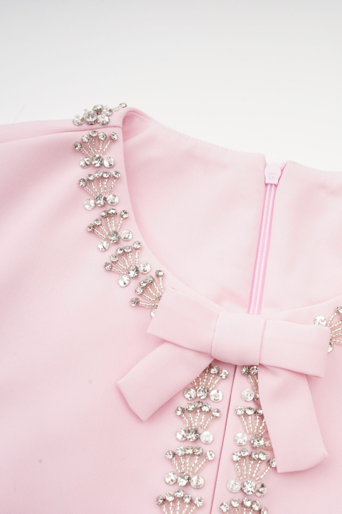 Vestido Midi Acampanado Linda con Lazo de Cristal y Elegantes Detalles