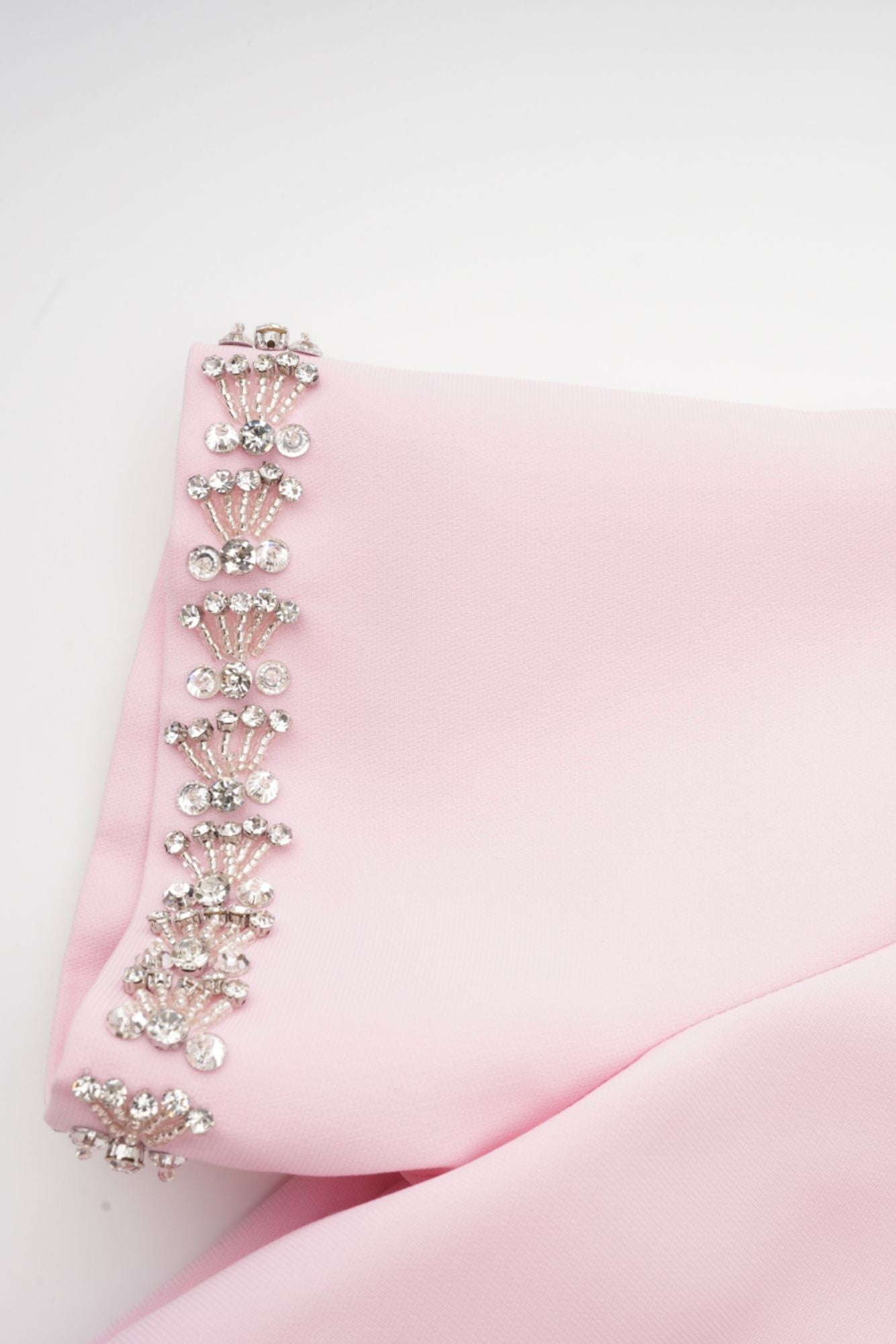 Vestido Midi Acampanado Linda con Lazo de Cristal y Elegantes Detalles