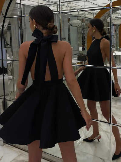 Mette® | Vestido Mini Plisado de Satén con Bolsillos Dobles y Espalda Abierta