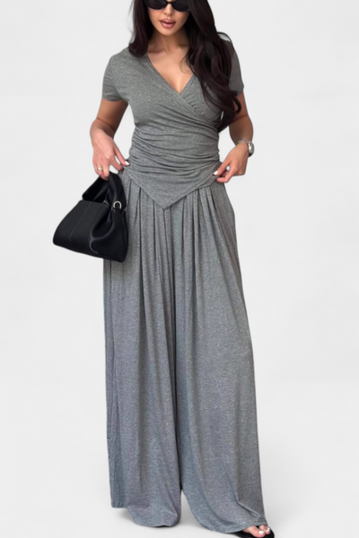 Conjunto de Dos Piezas Ruslana con Escote en V Cruzado y Diseño Cómodo