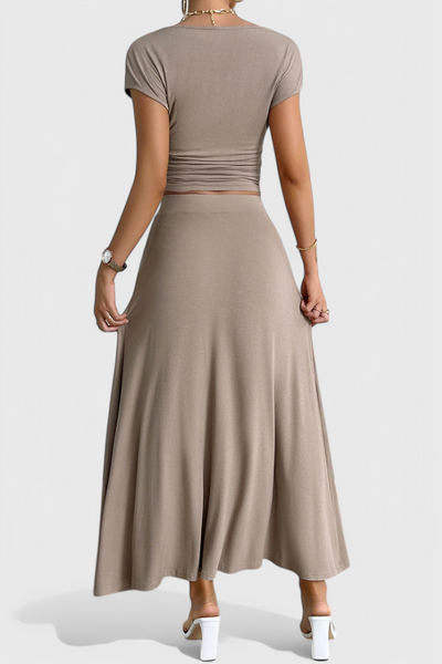 Conjunto de Top Corto Fruncido y Falda Fluida de Anastasia