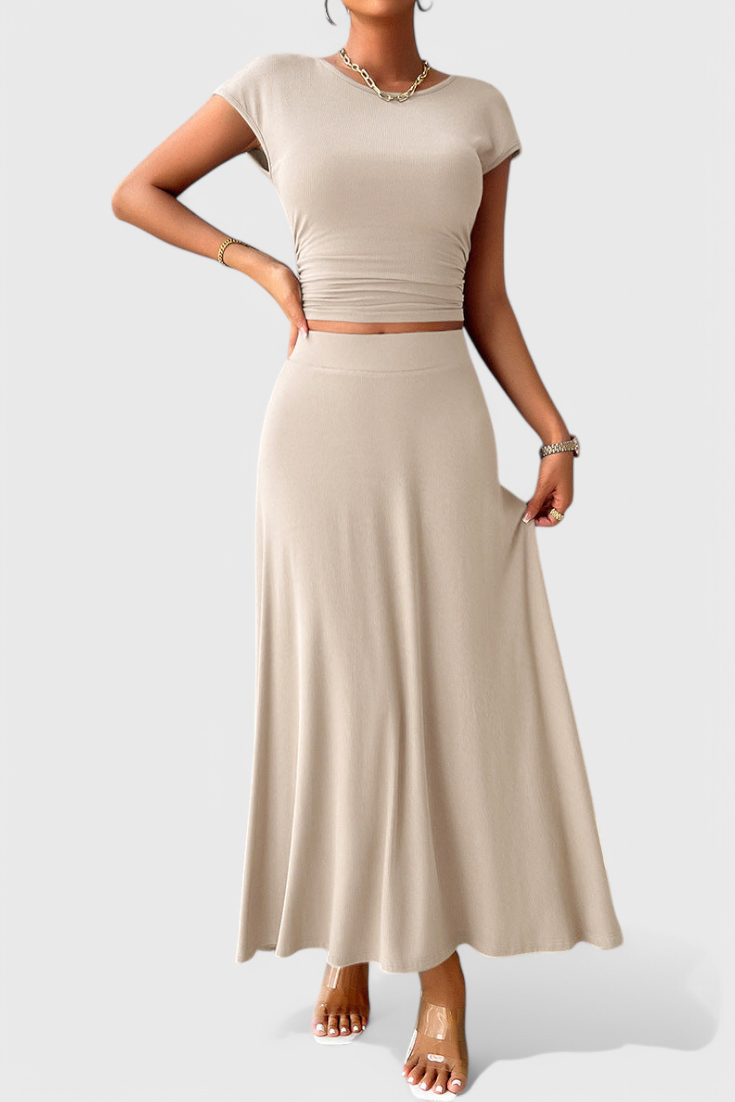 Conjunto de Top Corto Fruncido y Falda Fluida de Anastasia