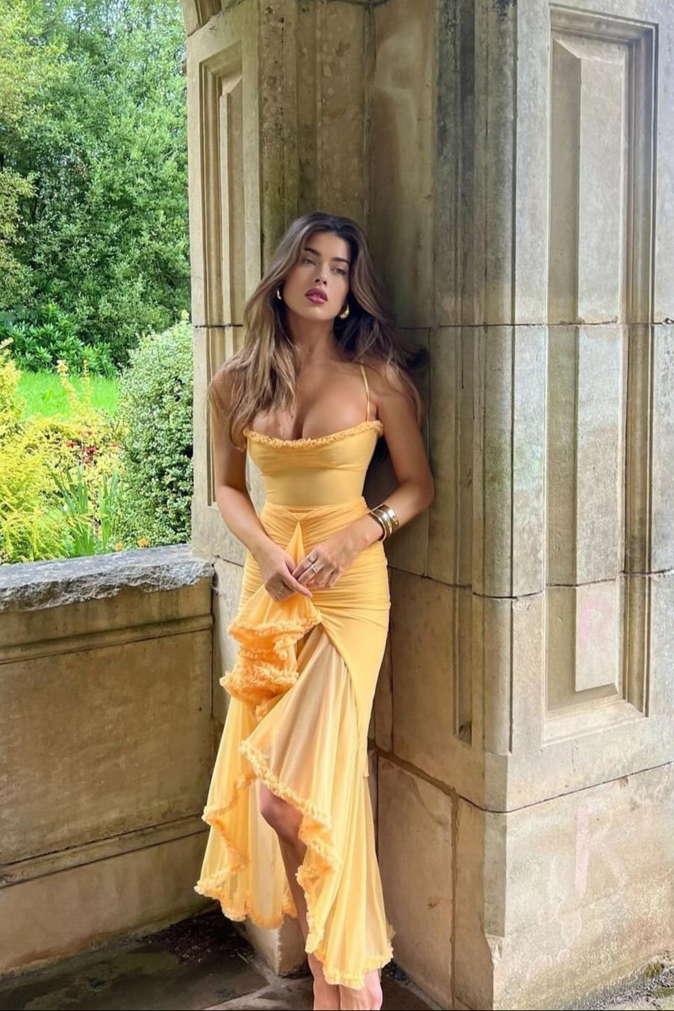 Vestido Corsé Élodie con Detalles de Volantes