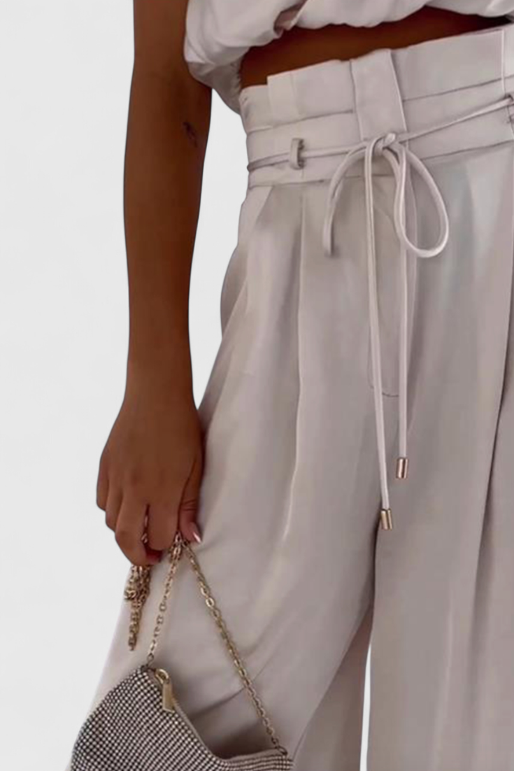 Conjunto de Dos Piezas Helira: Top Fluido y Pantalón Palazzo