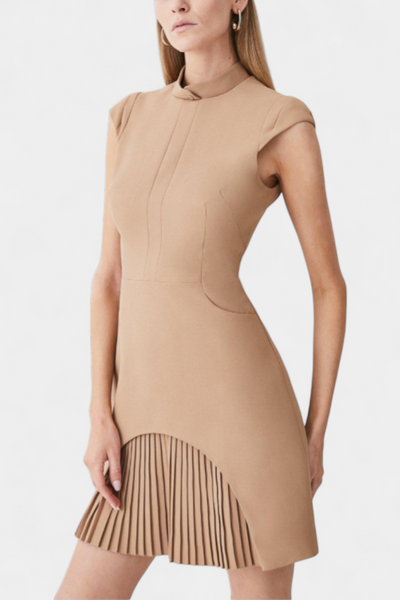 Vestido Mini Karen con Cuello Alto y Detalles Plisados