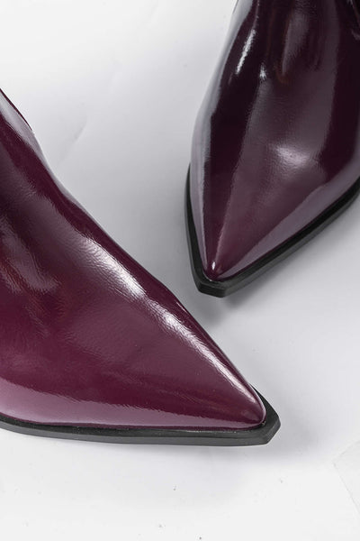 Botas de Cuero Sintético con Detalles Plisados y Punta Afilada