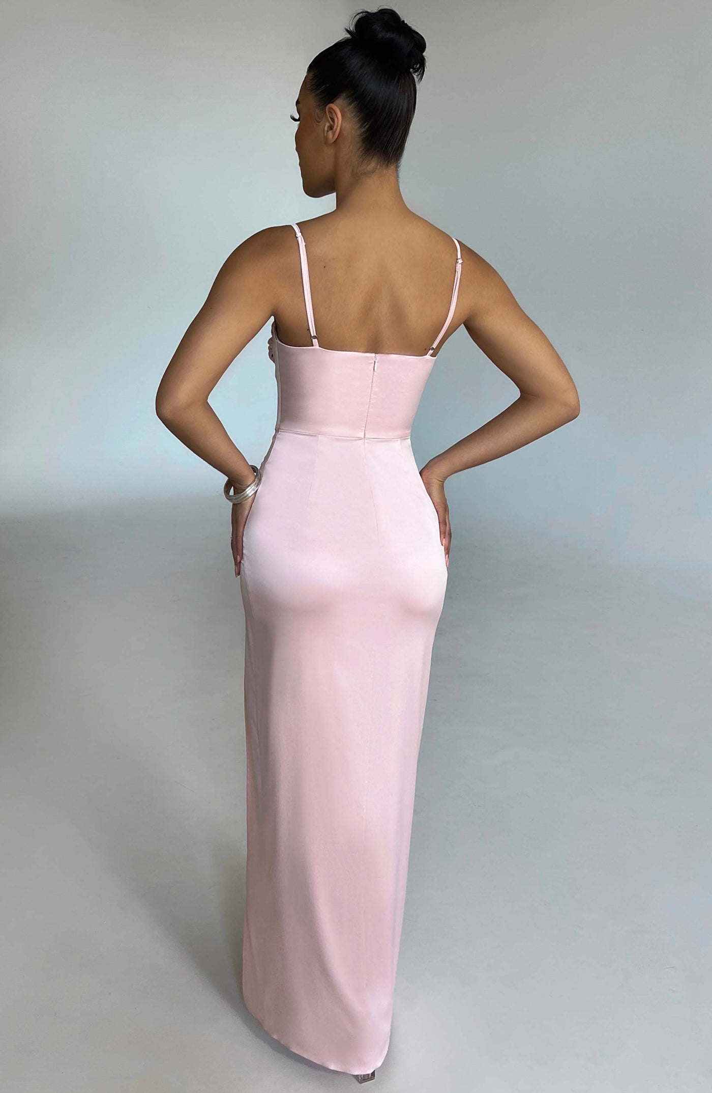Celestelle™ – Vestido Maxi de Satén de Lujo con Abertura y Fruncidos
