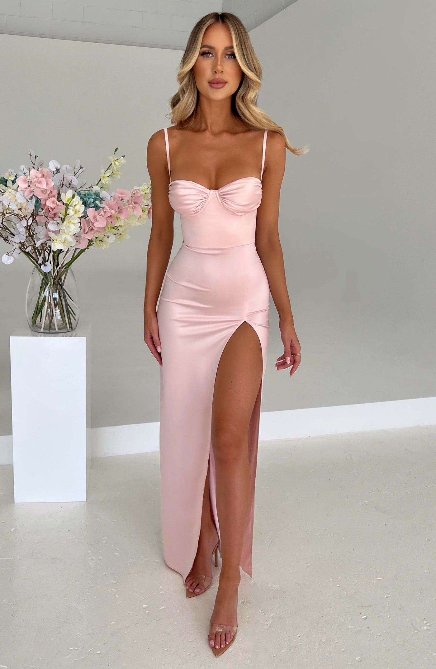 Celestelle™ – Vestido Maxi de Satén de Lujo con Abertura y Fruncidos
