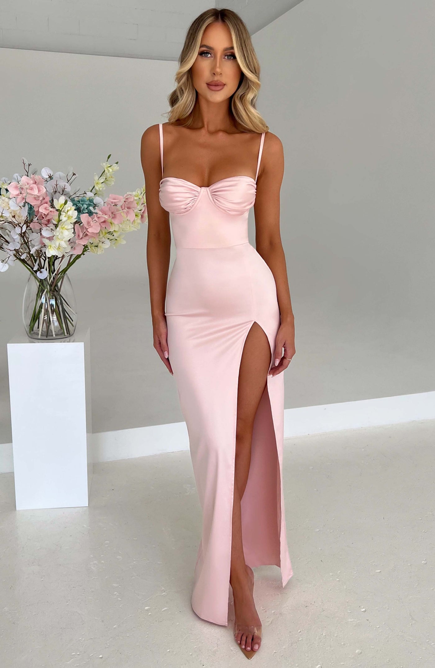 Celestelle™ – Vestido Maxi de Satén de Lujo con Abertura y Fruncidos