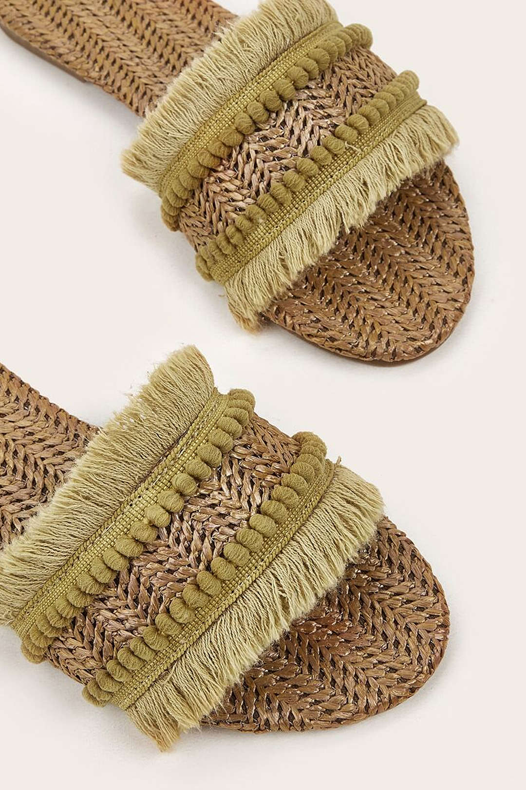 Zapatillas con Detalles de Flecos