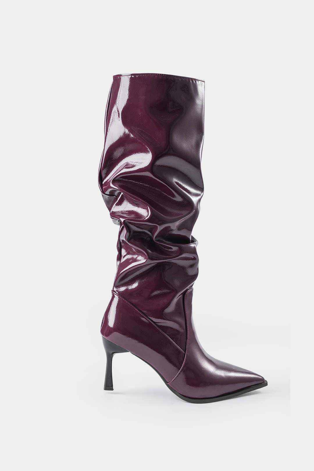 Botas de Cuero Sintético con Detalles Plisados y Punta Afilada