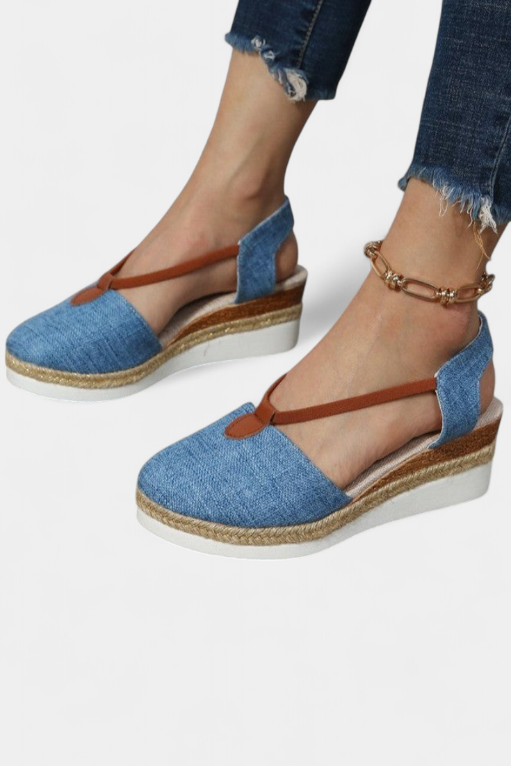 Eunate Sandalias Cerradas con Cuña de Yute y Acabado Natural