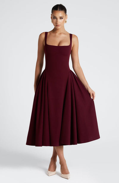 Marivelle™ – Vestido Midi de Cereza con Paneles Plisados