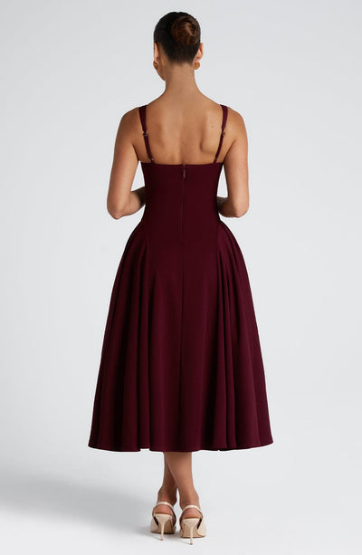 Marivelle™ – Vestido Midi de Cereza con Paneles Plisados