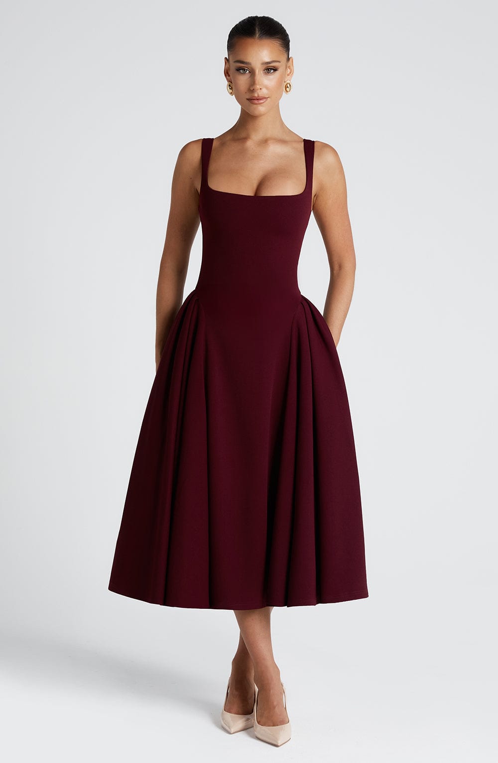 Marivelle™ – Vestido Midi de Cereza con Paneles Plisados