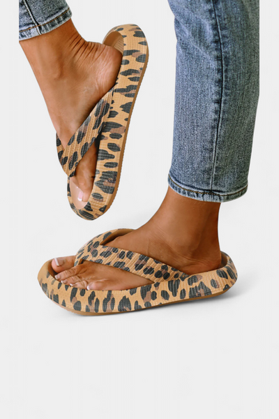 Lola Sandalias de Suela Gruesa con Diseño de Leopardo