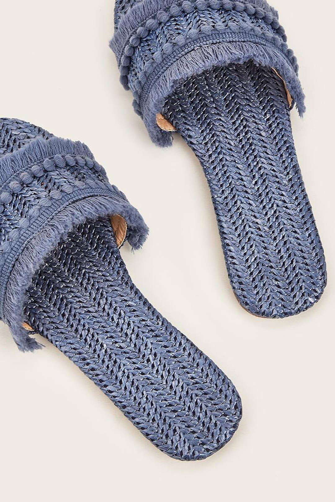 Zapatillas con Detalles de Flecos