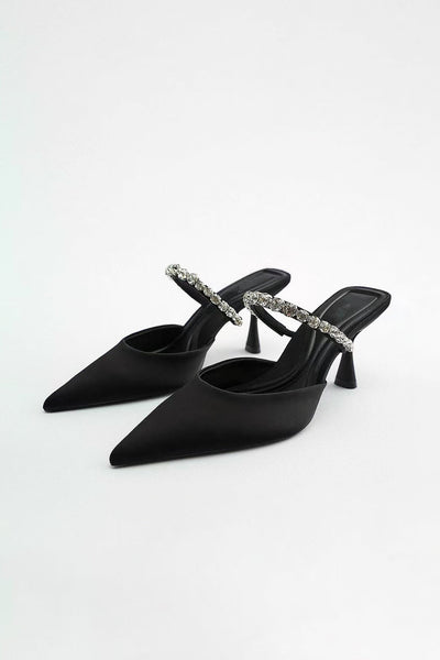 Sandalias de tacón alto con punta afilada y detalles de strass