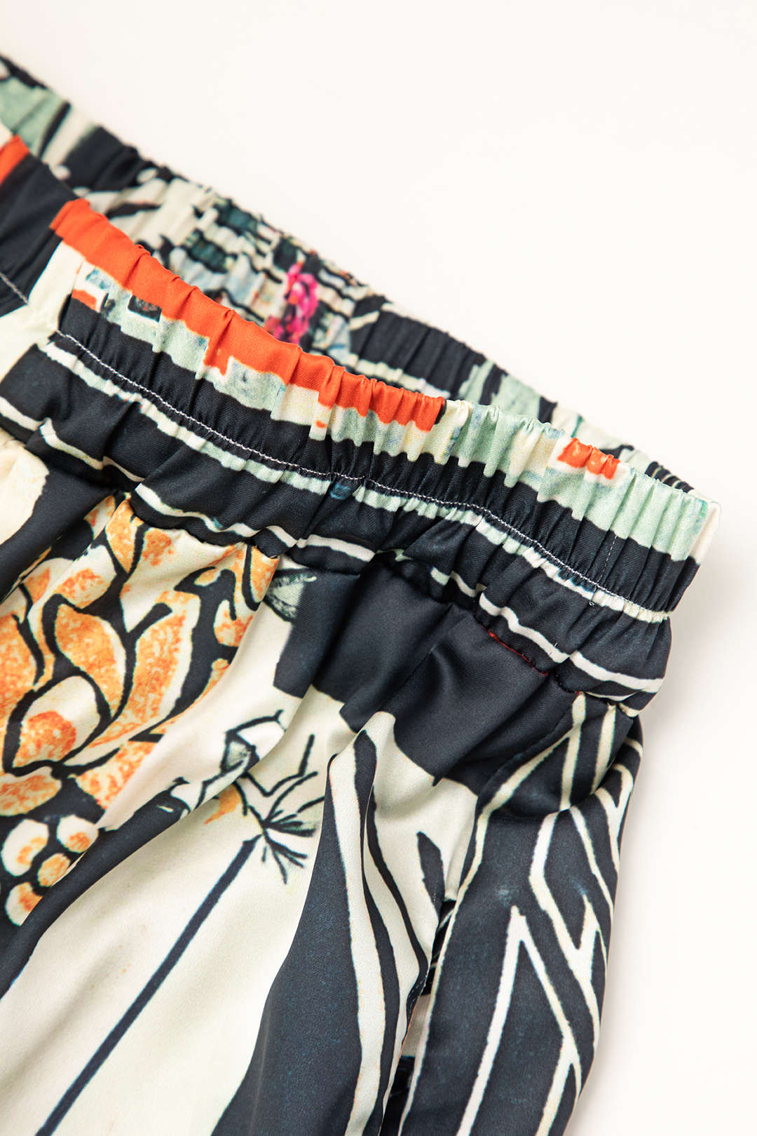 Arce Pantalones de Cintura Alta con Estampado Floral y Corte Recto