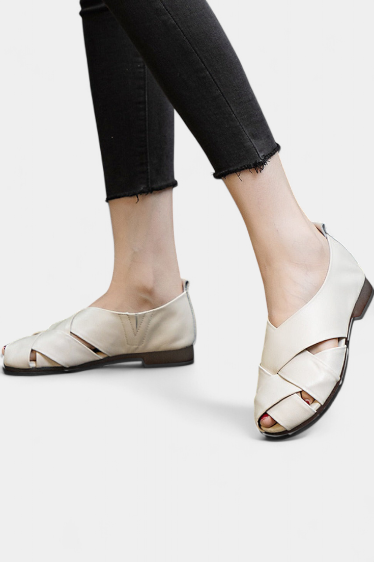 Nayra Zapatos Planos de Cuero Negro con Diseño Cruzado