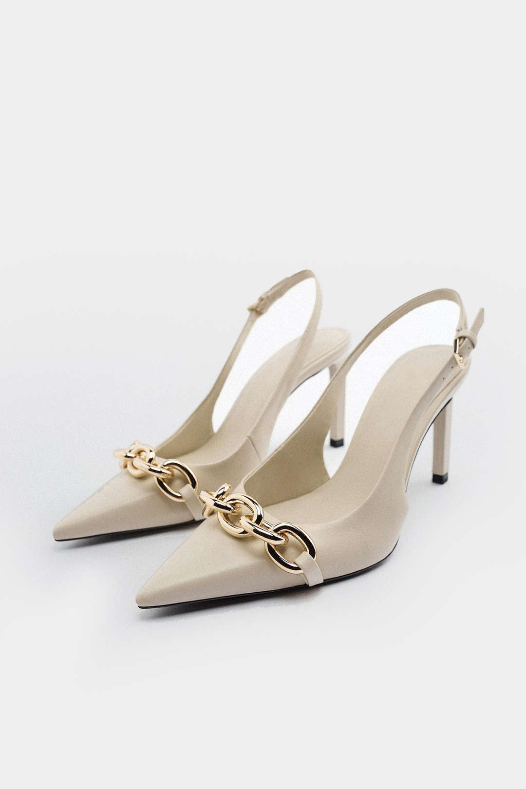Tacones de Metal con Detalle de Cadena