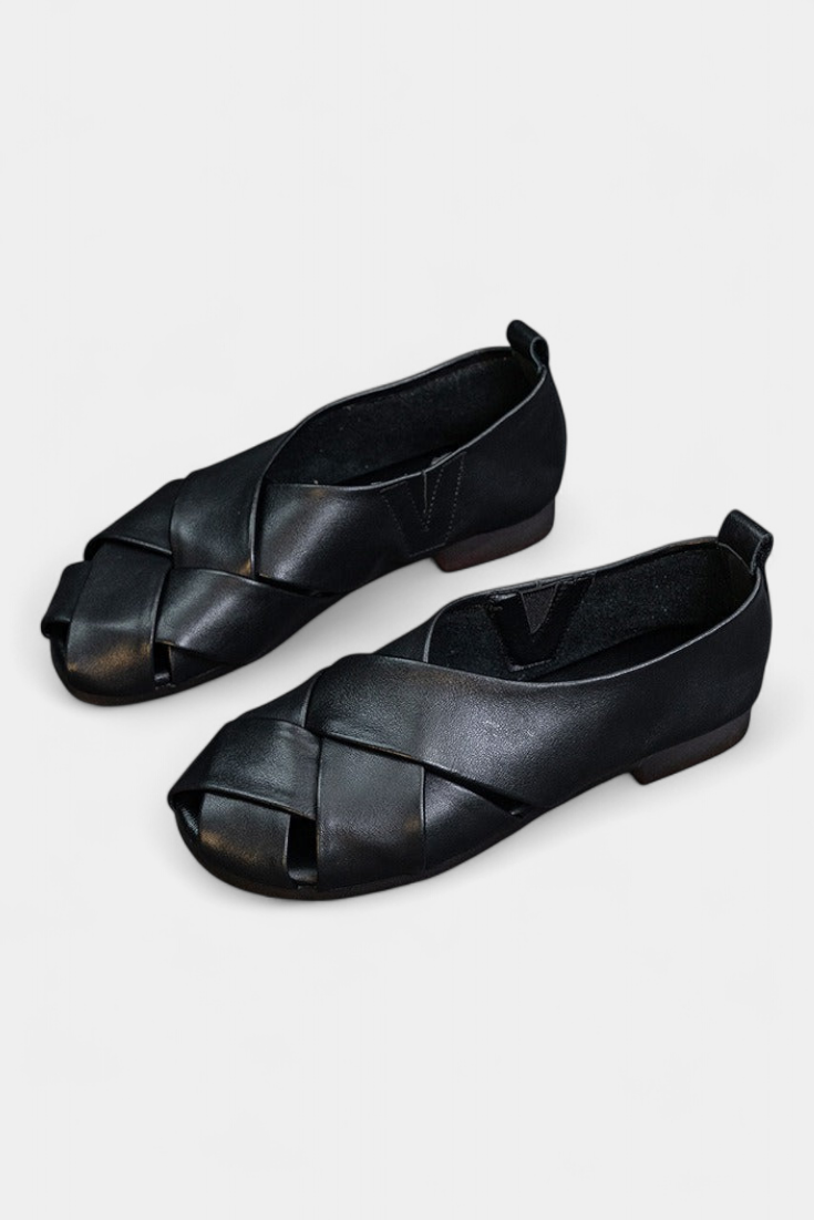 Nayra Zapatos Planos de Cuero Negro con Diseño Cruzado
