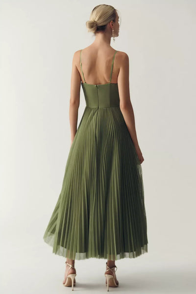 Vestido Leticia – Elegancia moderna con espalda descubierta